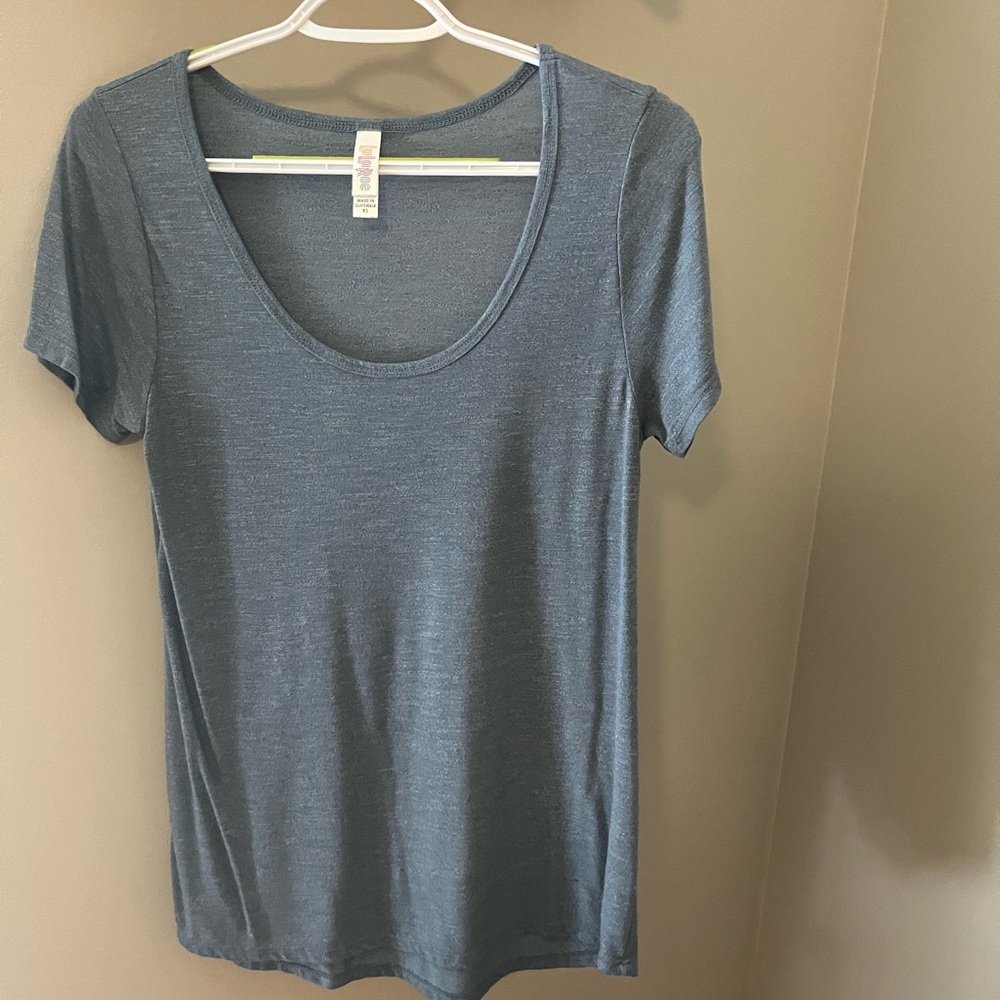 LulaRoe t shirt. Blue side xS. Fits more like a medium